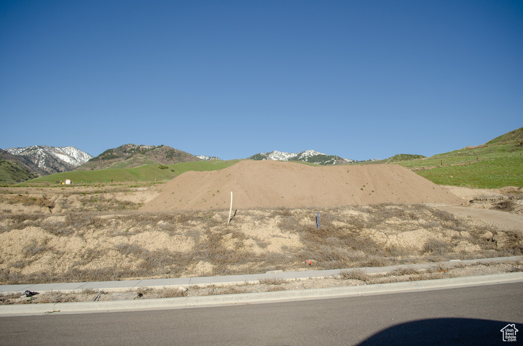 View of yard featuring a mountain view