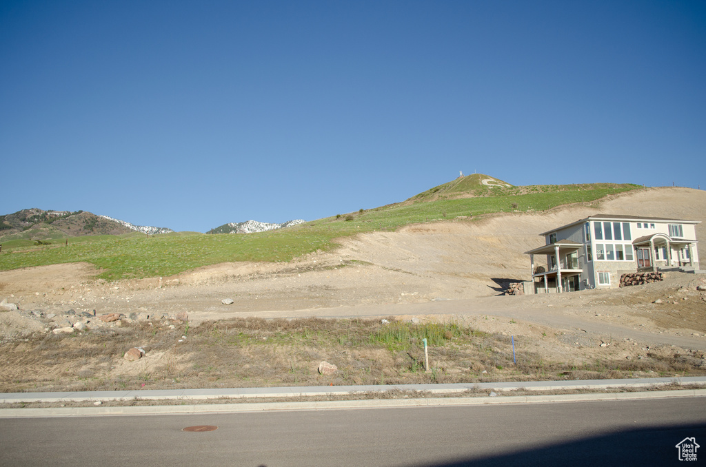 View of yard featuring a mountain view