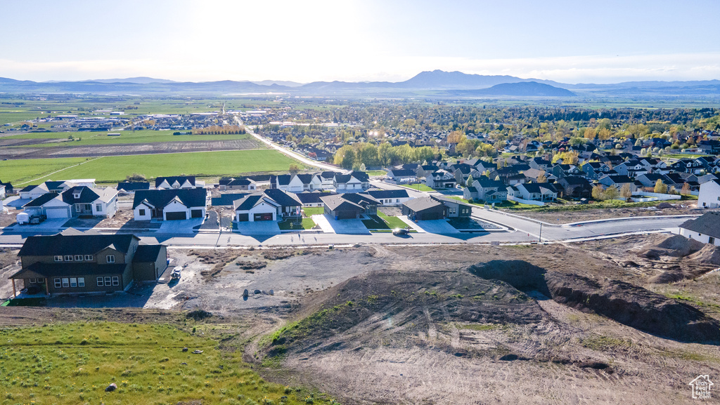 Aerial view with a mountain view