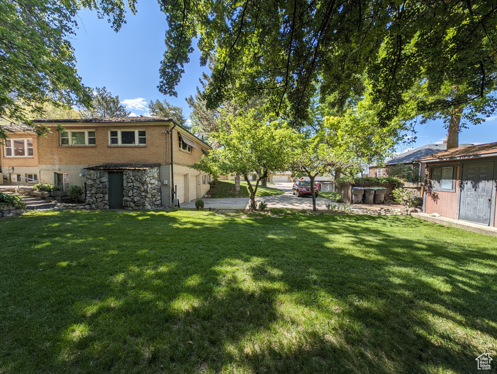 View of yard featuring a garage