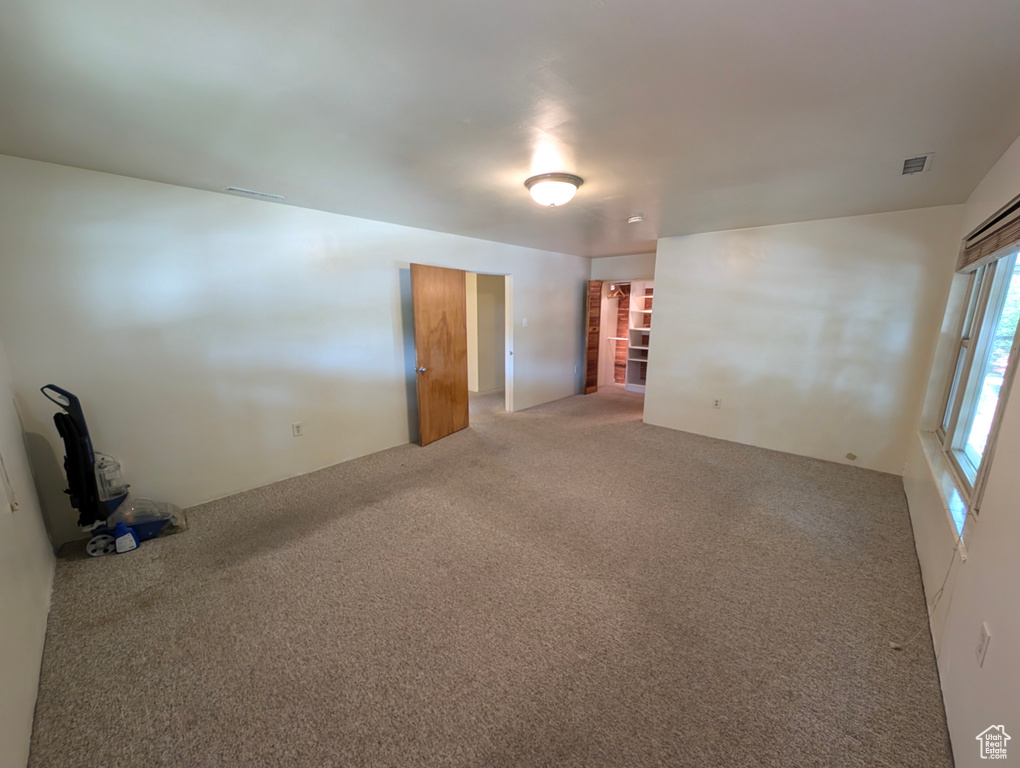 Unfurnished room with carpet flooring