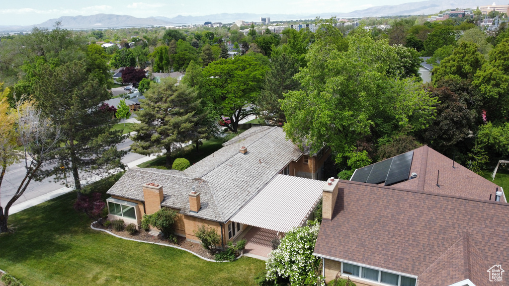 Drone / aerial view featuring a mountain view