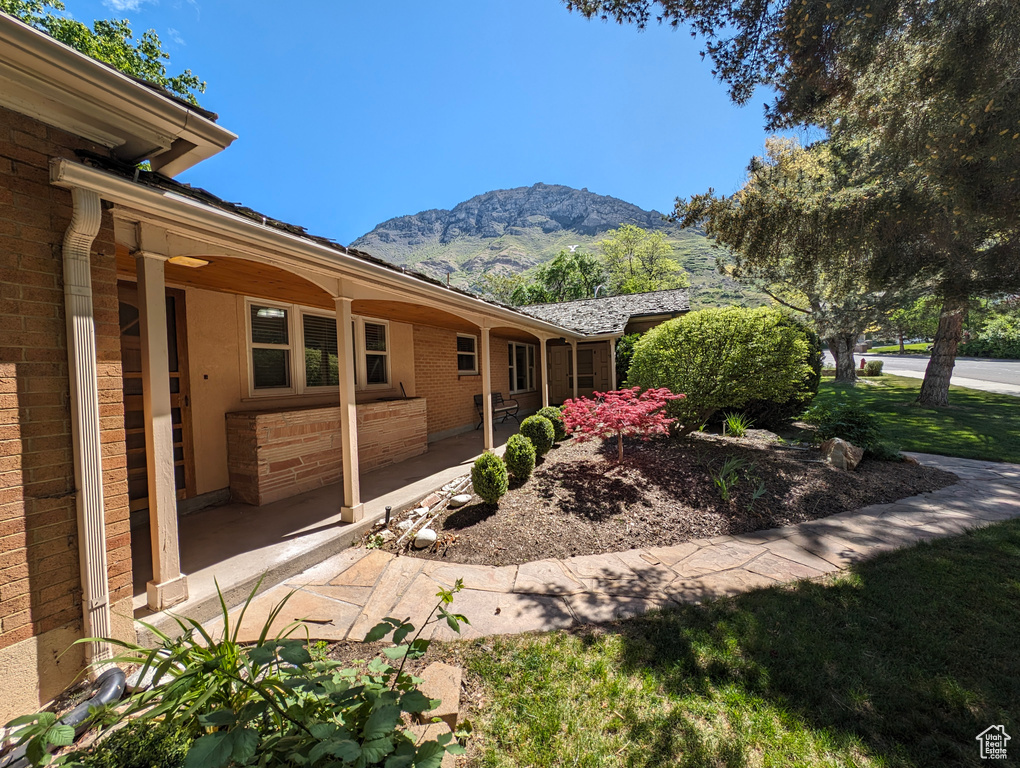 View of yard featuring a mountain view