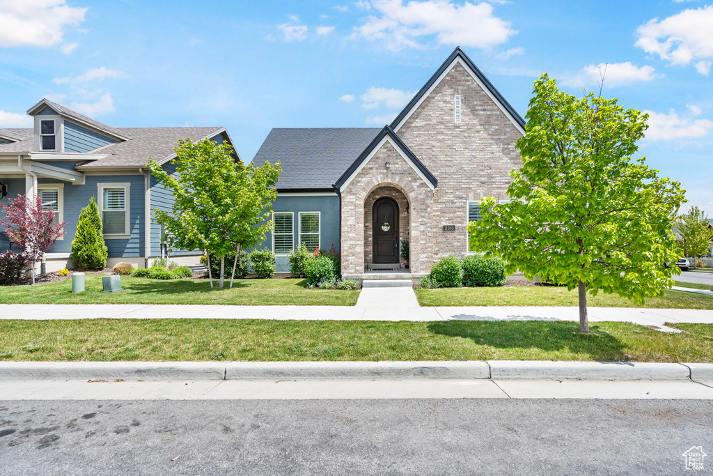 View of front of house with a front yard