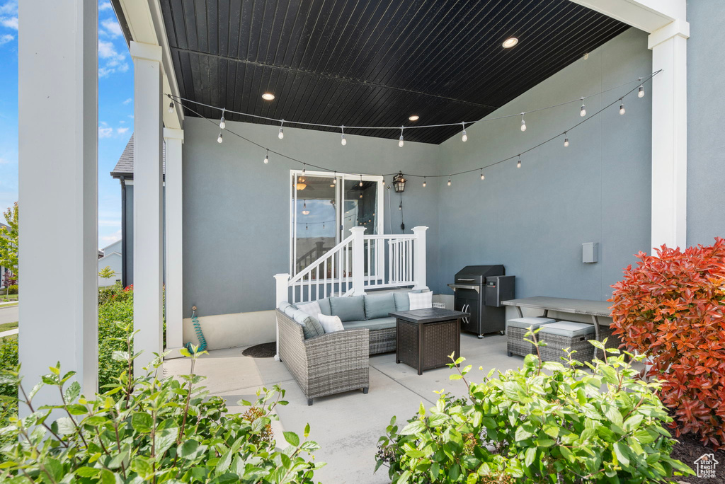 View of patio / terrace with outdoor lounge area