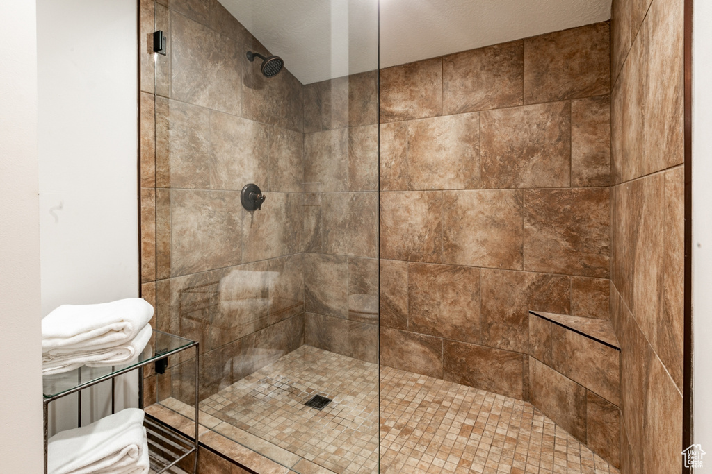 Bathroom featuring tiled shower