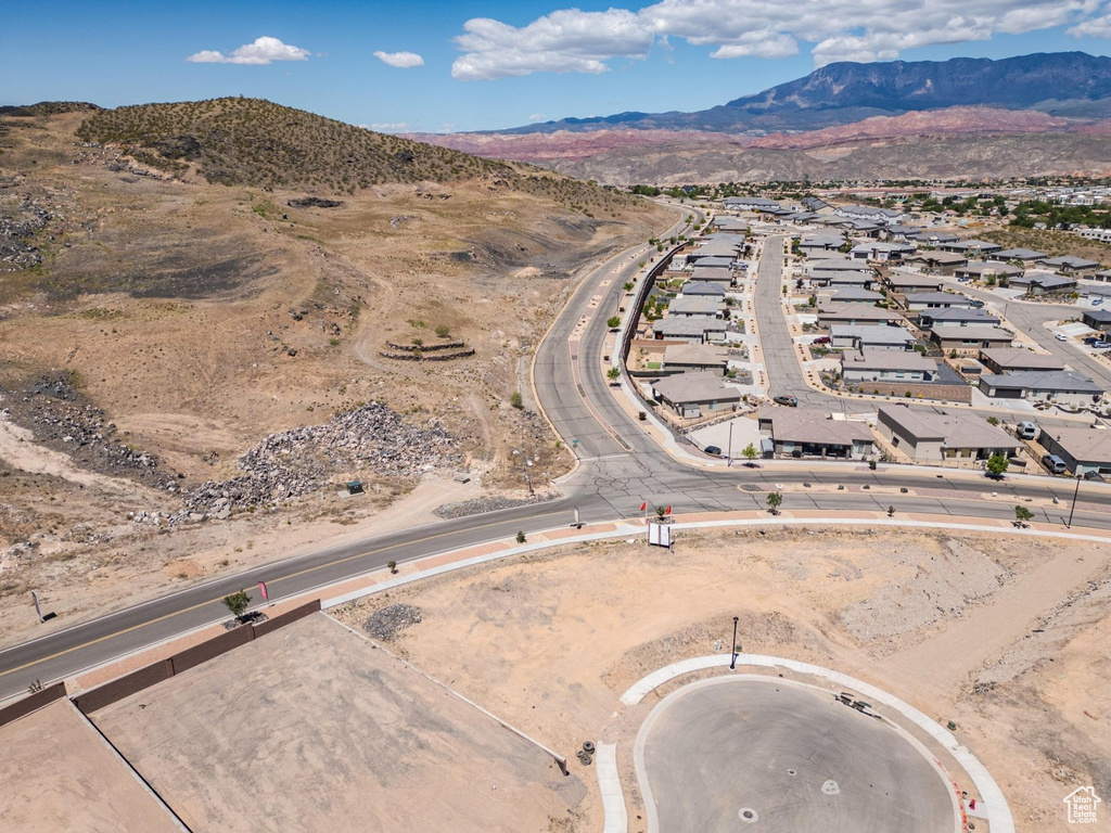 Birds eye view of property featuring a mountain view