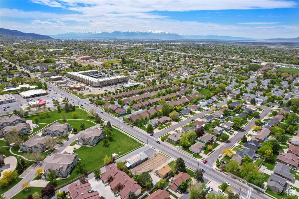 Drone / aerial view featuring a mountain view