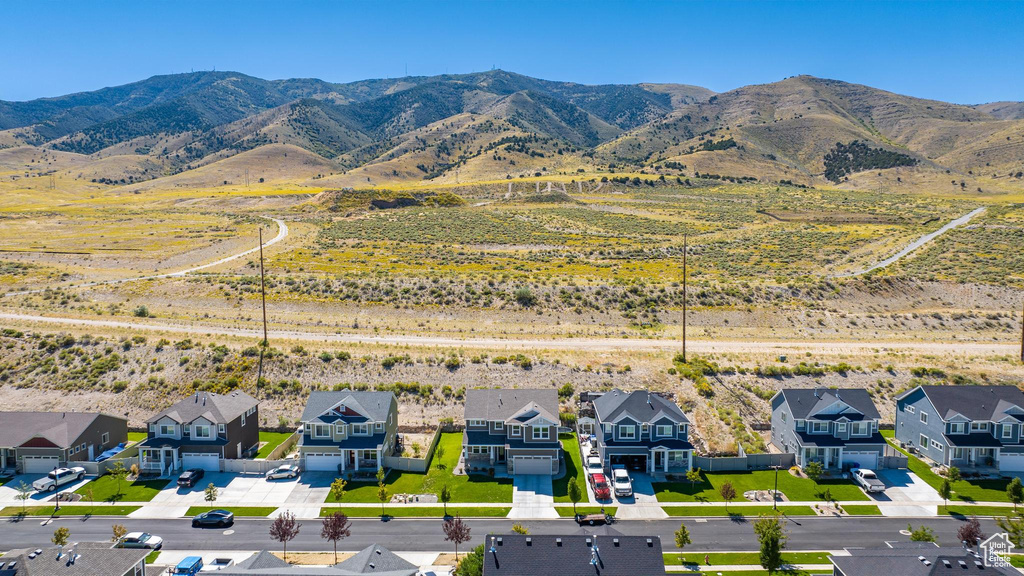 Drone / aerial view featuring a mountain view