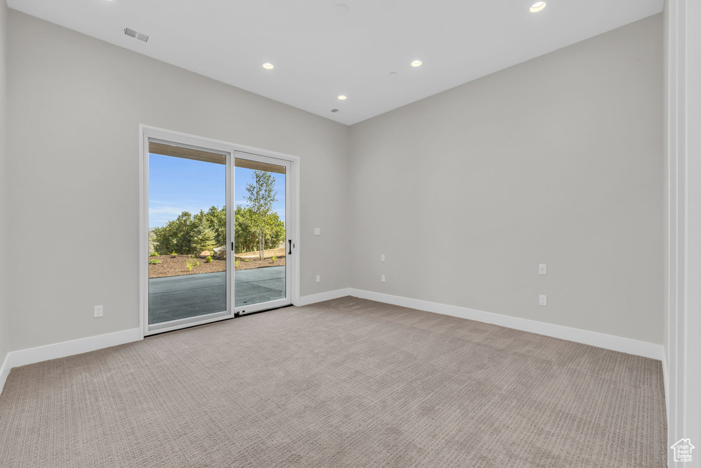 Unfurnished room featuring carpet flooring