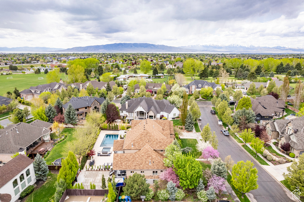 Bird's eye view with a mountain view