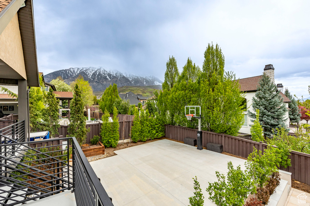 View of sport court with a mountain view