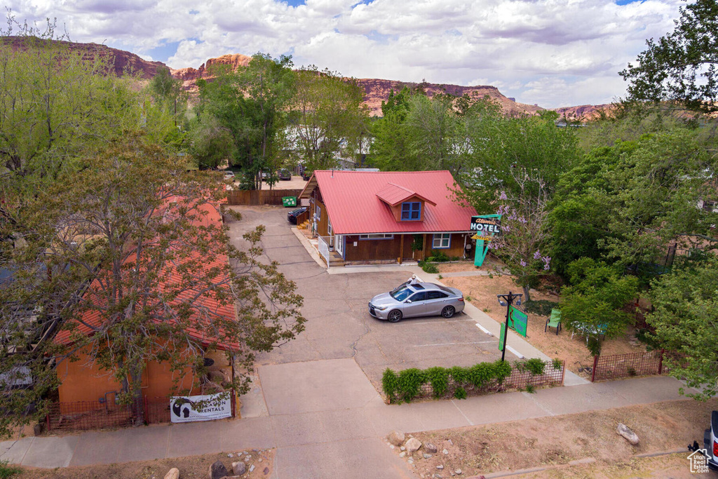 Birds eye view of property featuring a mountain view