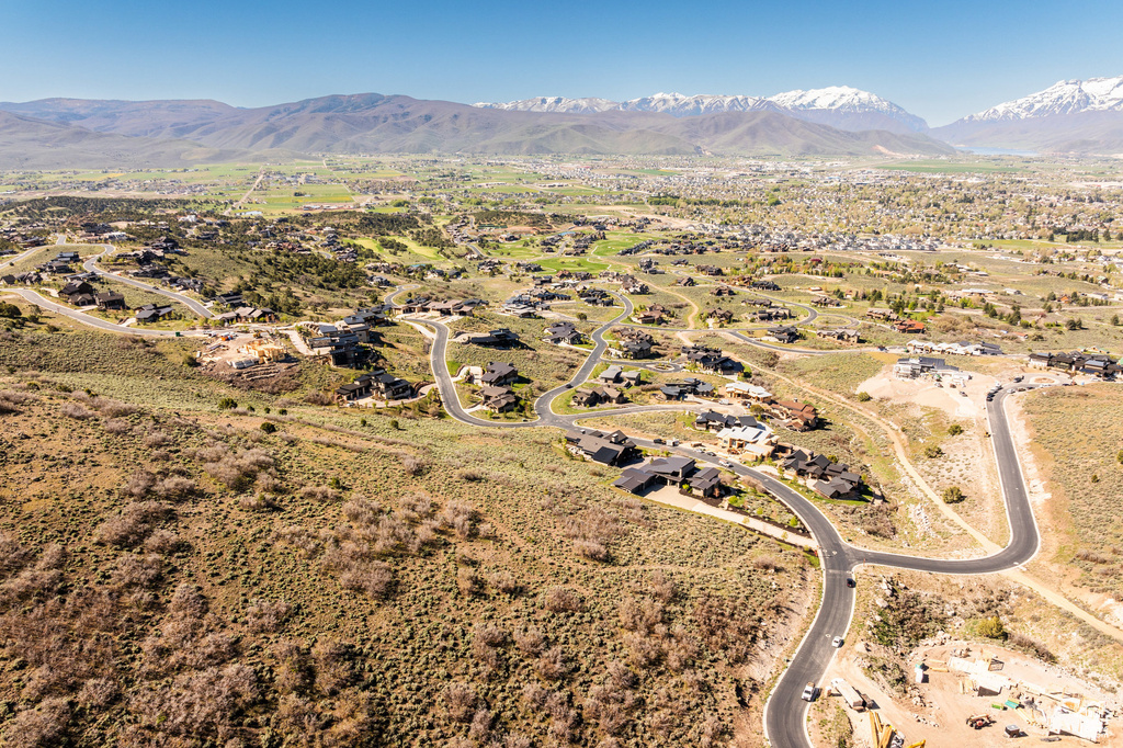 Bird's eye view with a mountain view