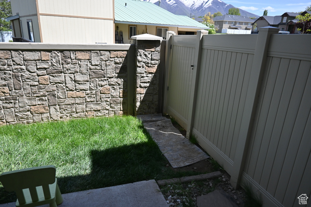 View of yard featuring a mountain view