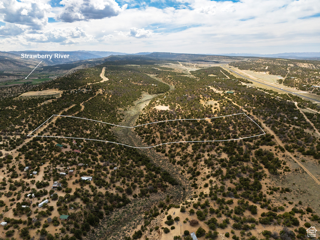 Bird\'s eye view with a mountain view