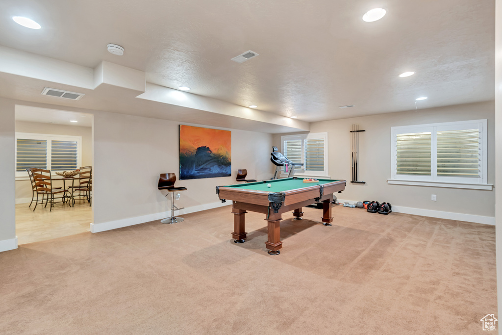 Recreation room with carpet flooring and billiards