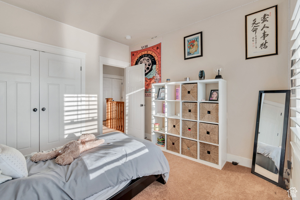 Bedroom with carpet