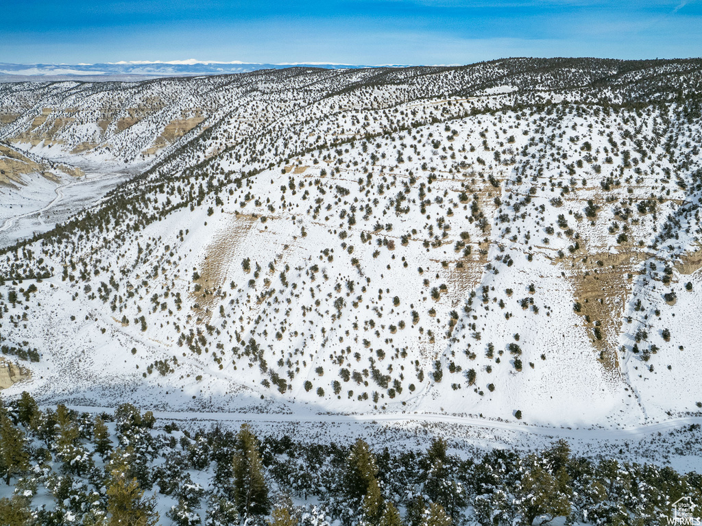 Snowy aerial view with a mountain view