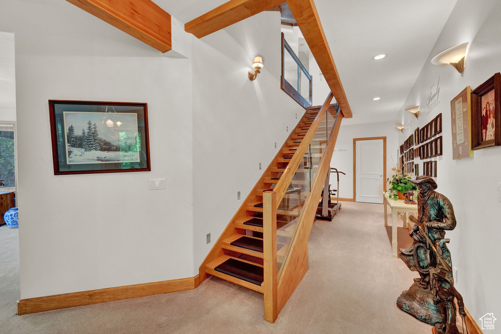 Stairs with beam ceiling and carpet