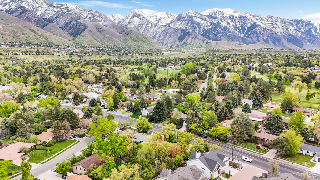 Birds eye view of property featuring a mountain view