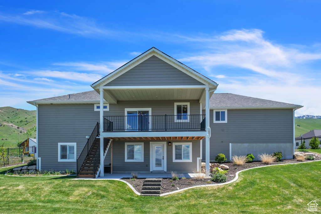 Back of property featuring a lawn