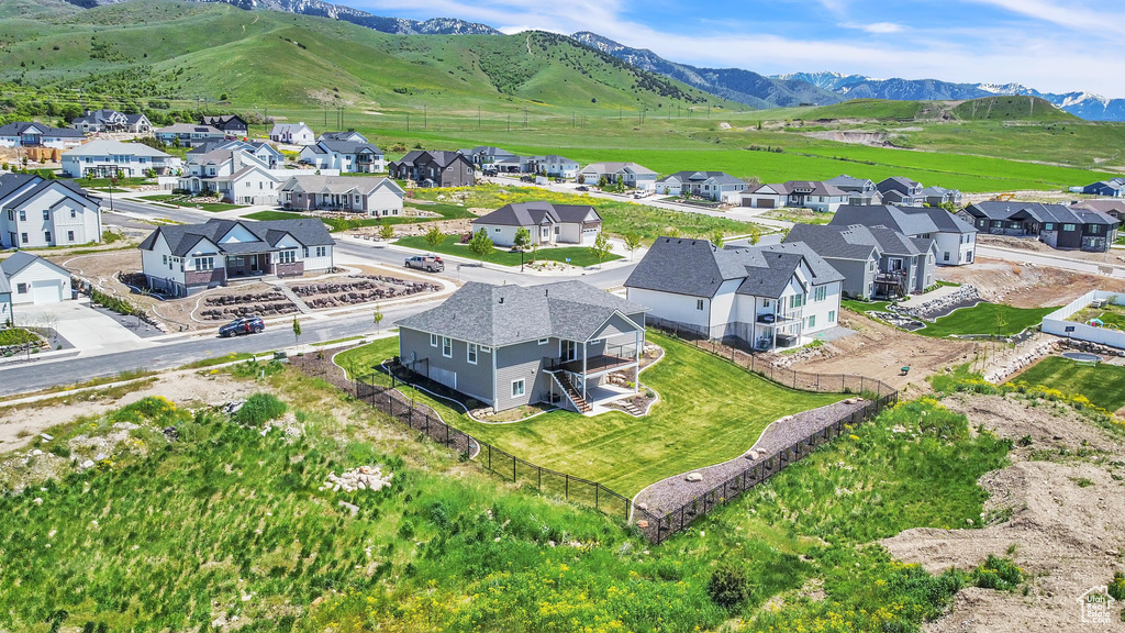 Drone / aerial view featuring a mountain view