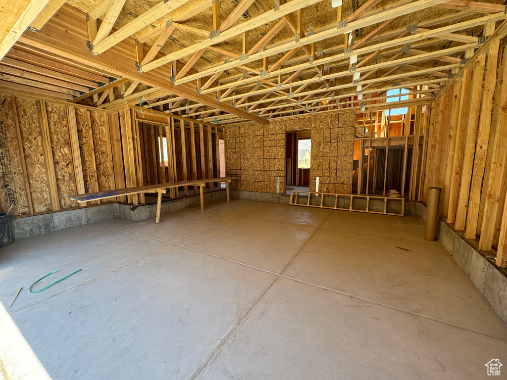 Misc room featuring concrete floors