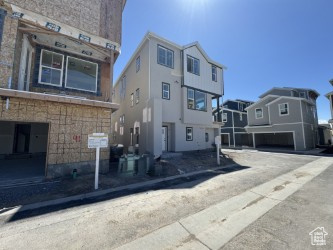View of home's exterior