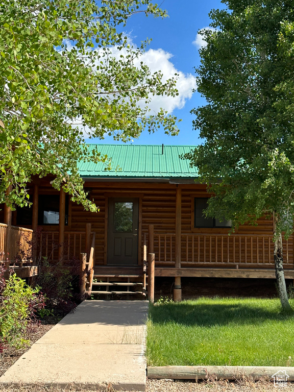 Cabin with covered porch