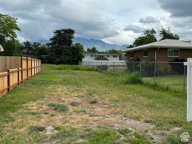 View of yard featuring a mountain view