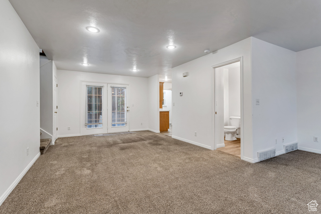 Spare room with carpet flooring