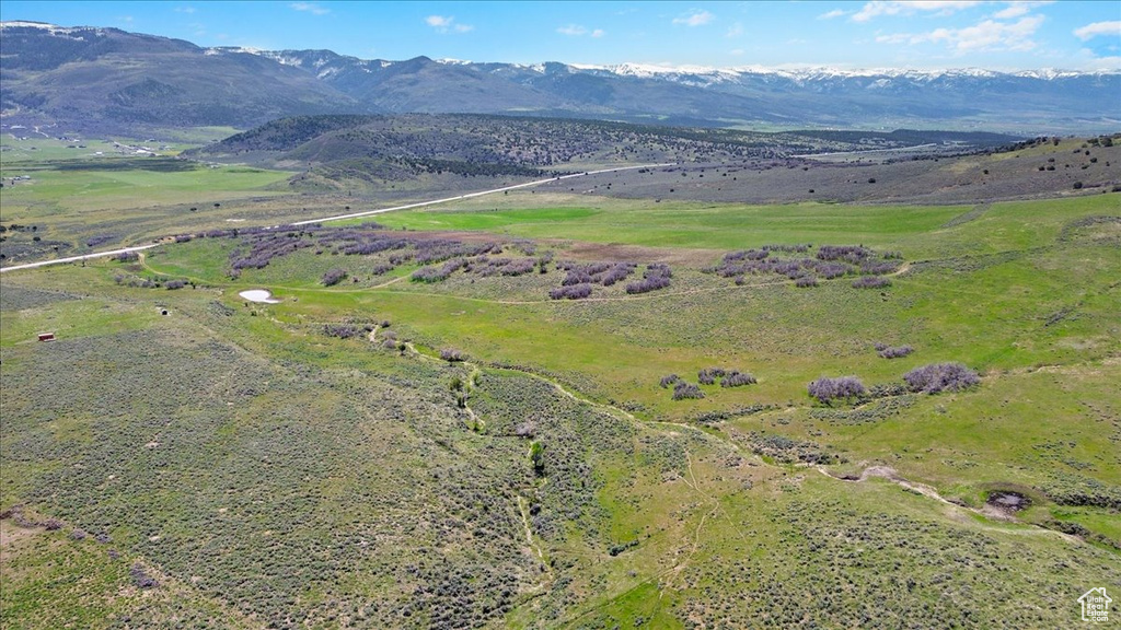 Aerial view with a mountain view