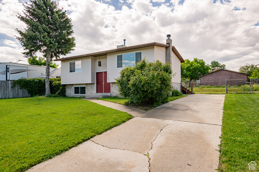 Raised ranch featuring a front lawn