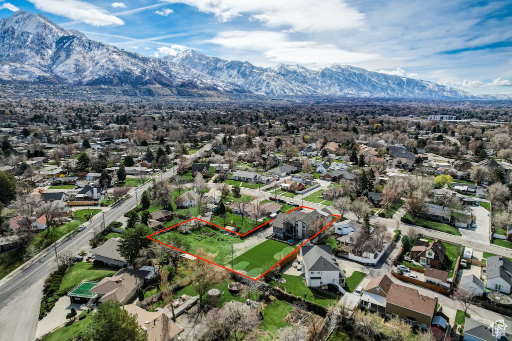 Aerial view with a mountain view