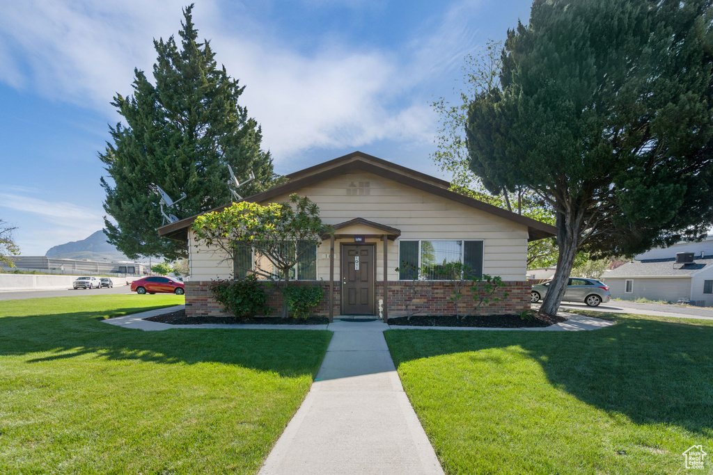 View of front of house with a front yard