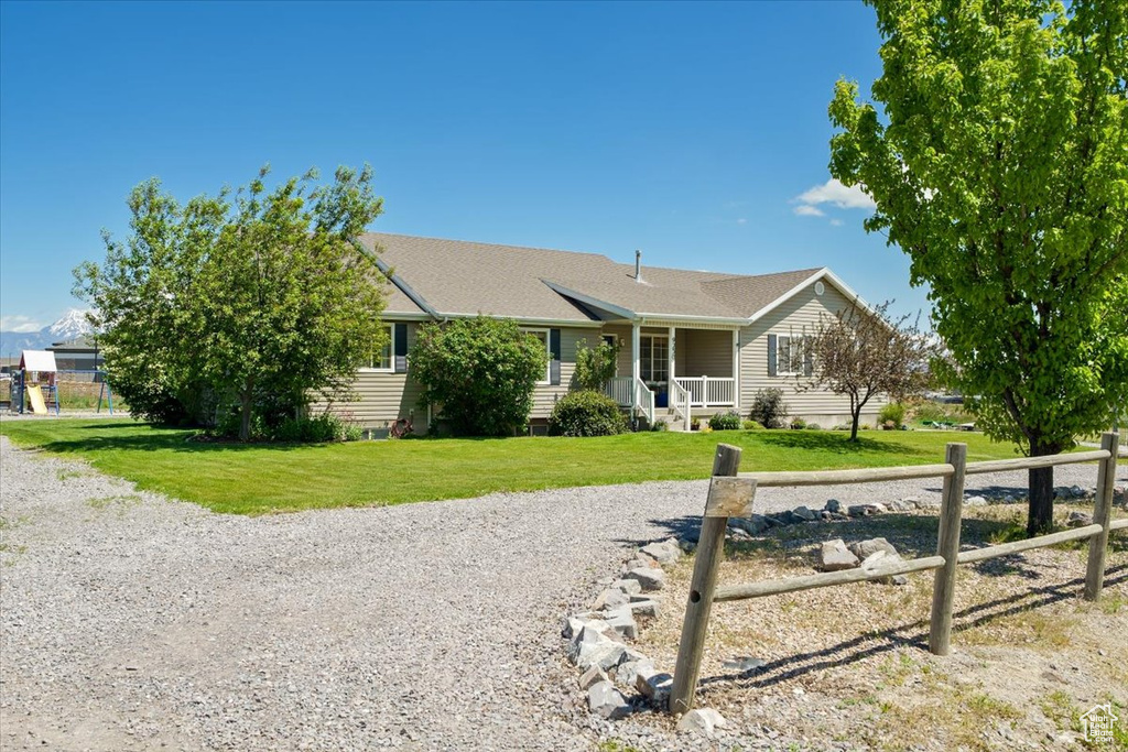 Ranch-style home with a front yard