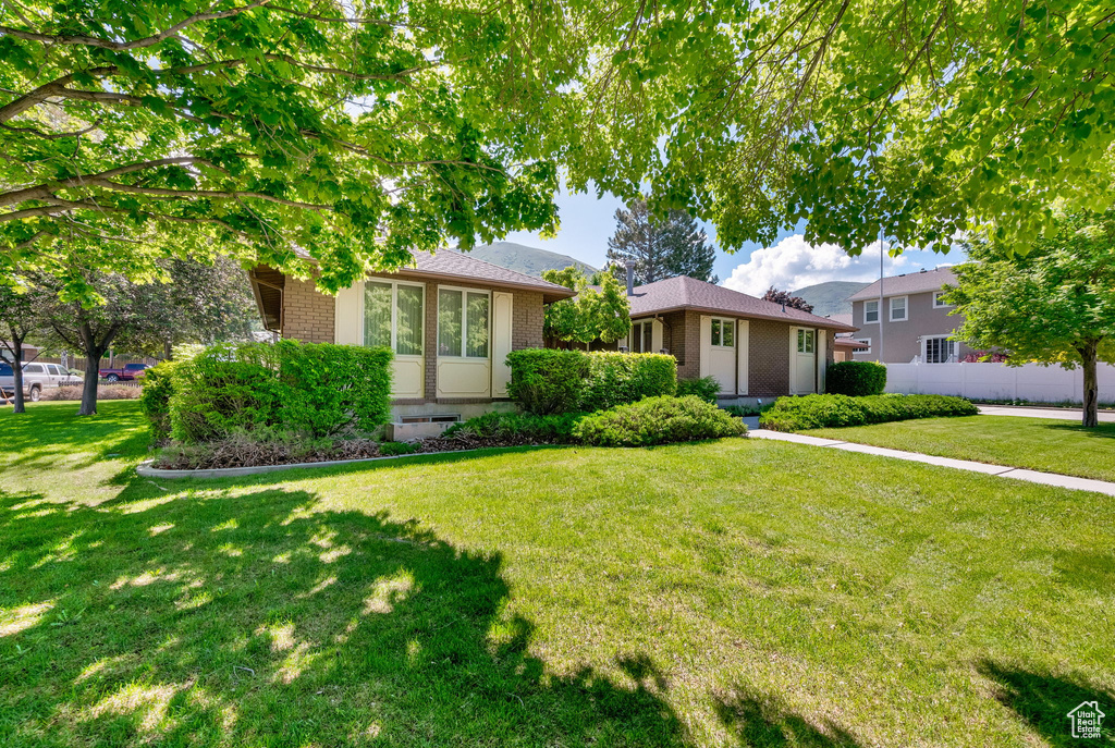 View of front of house featuring a front lawn