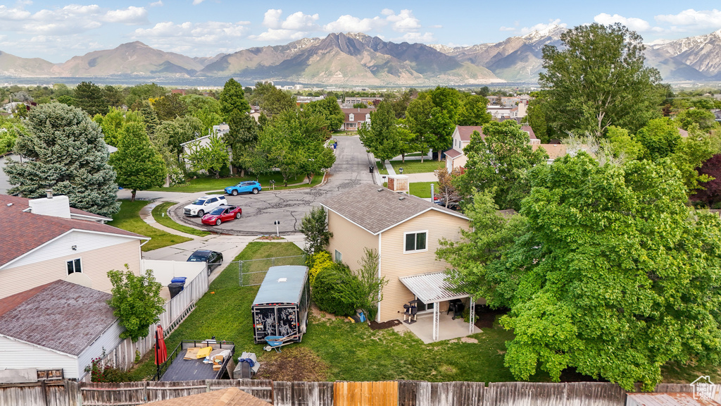 Bird\\\\\\\'s eye view featuring a mountain view