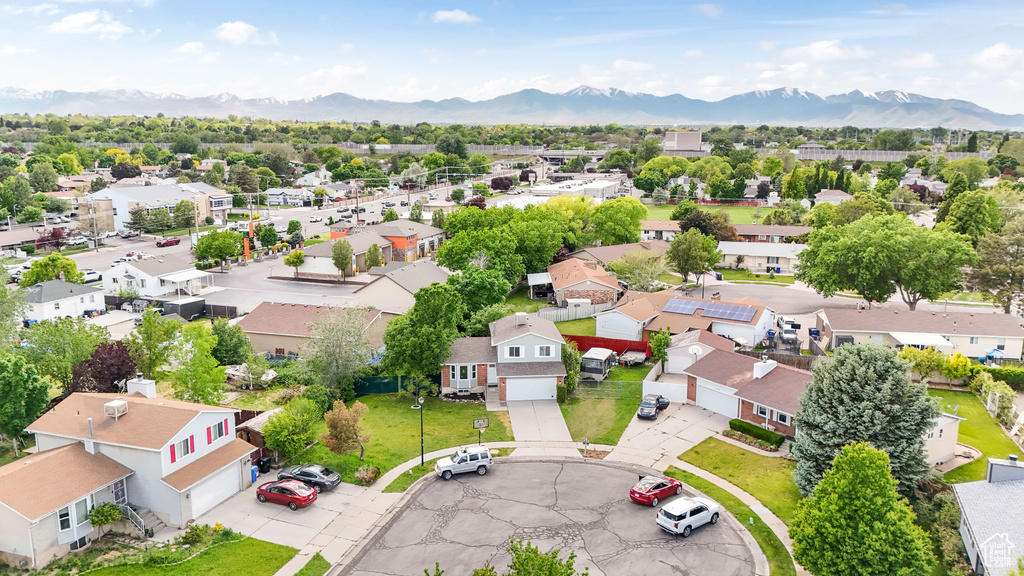 Bird\\\\\\\'s eye view featuring a mountain view