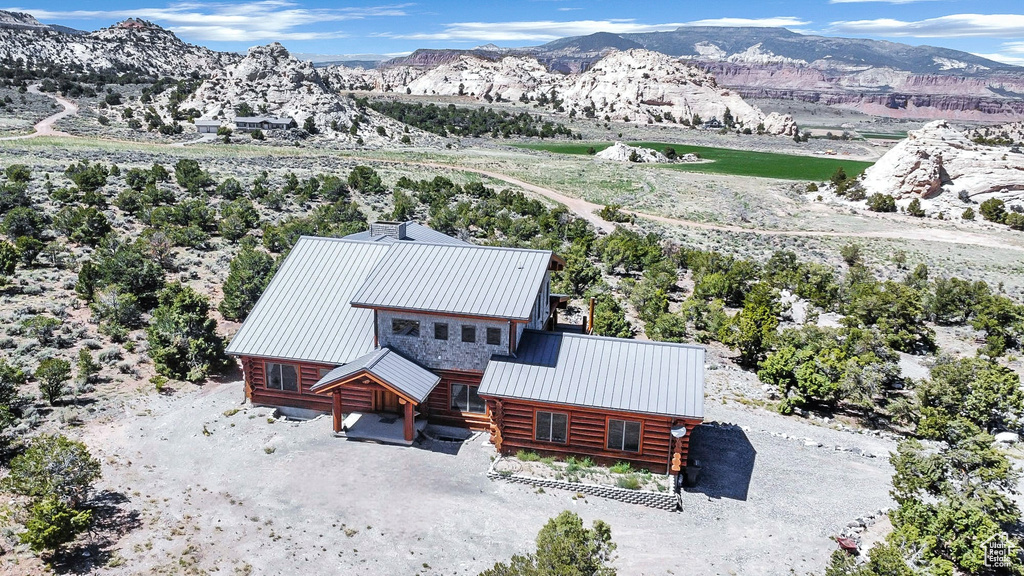 Aerial view with a mountain view