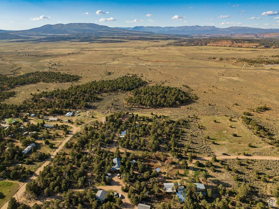 Bird\'s eye view featuring a mountain view