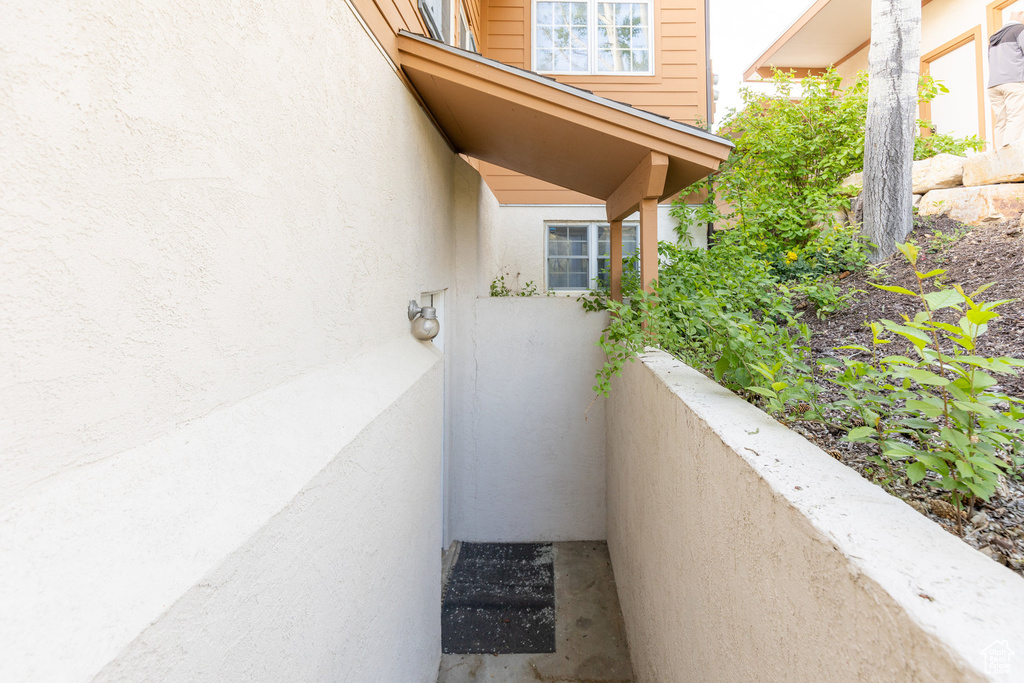 Property entrance featuring a balcony