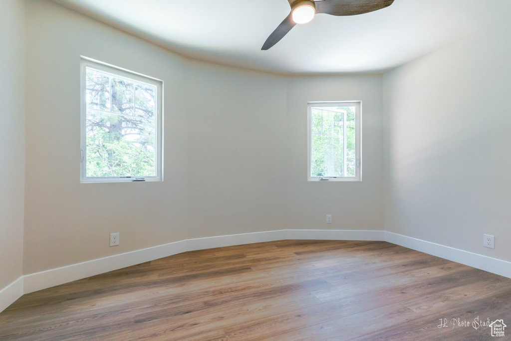 Unfurnished room featuring wood-type flooring and ceiling fan