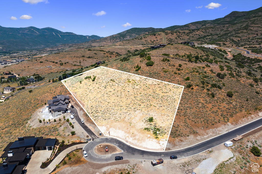 Birds eye view of property featuring a mountain view