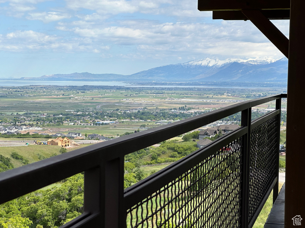 Balcony featuring a mountain view