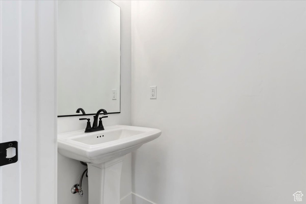 Bathroom with sink