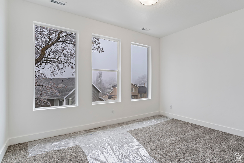 Unfurnished room featuring carpet