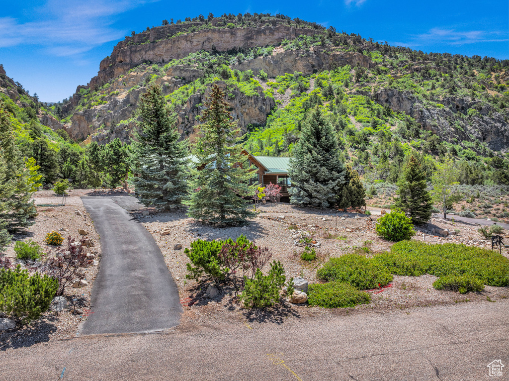 View of mountain feature