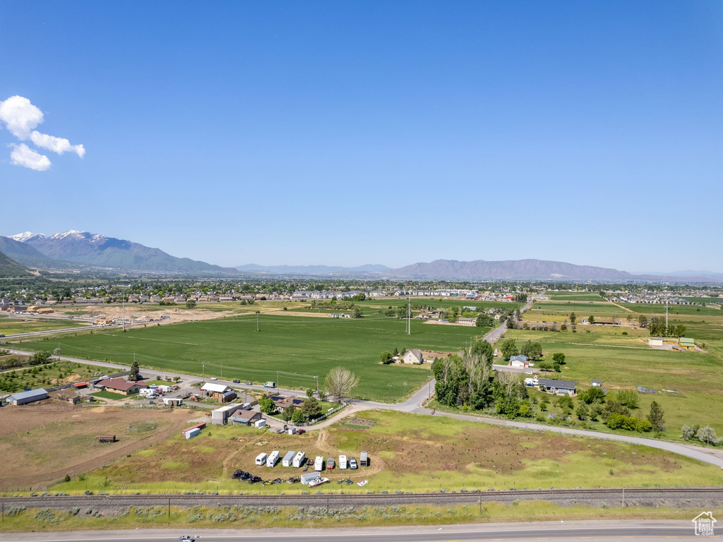 Bird\\\'s eye view featuring a mountain view